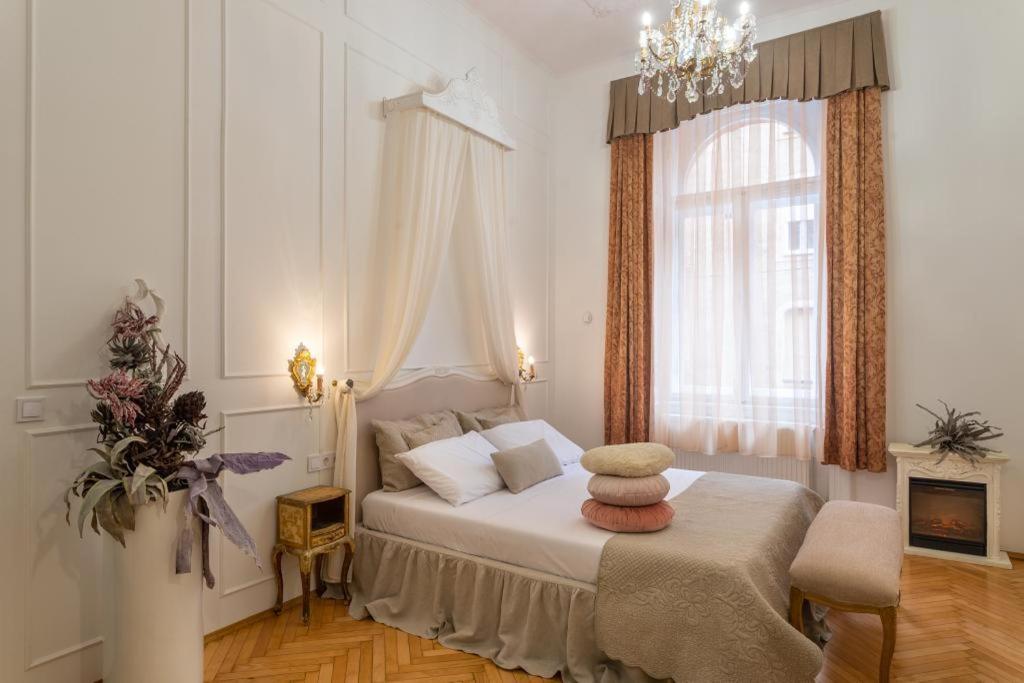 Regina Apartments On Kiraly Street Budapeste Exterior foto